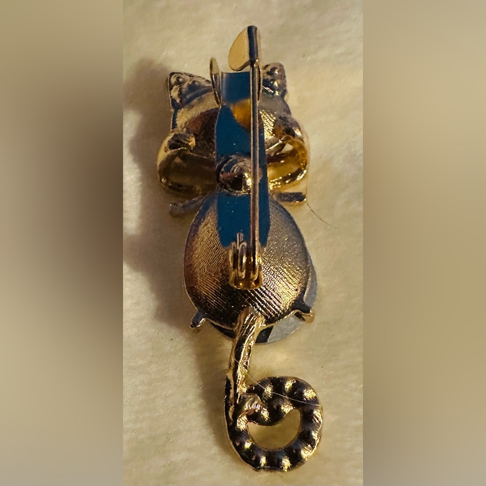 Elegant Purple Cat Brooch Gold Tone - Picture 2 of 2